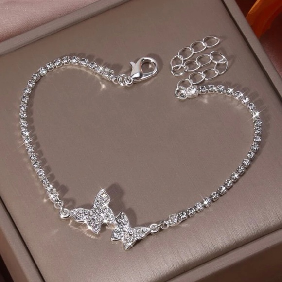 Rhinestone Butterfly Decor Silver Shiny Bracelet For Women Wedding Jewelry - Picture 2 of 6